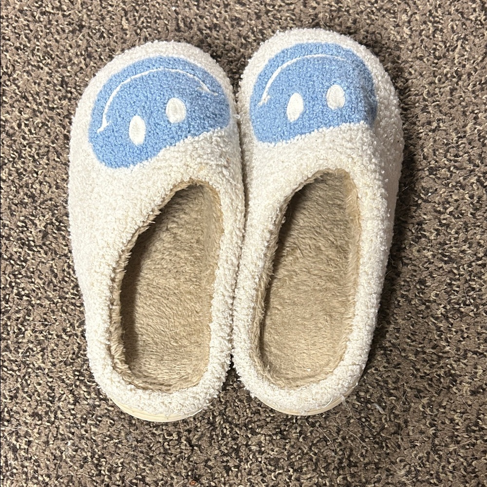 Kids' Plush Slippers with Blue Smiley Face